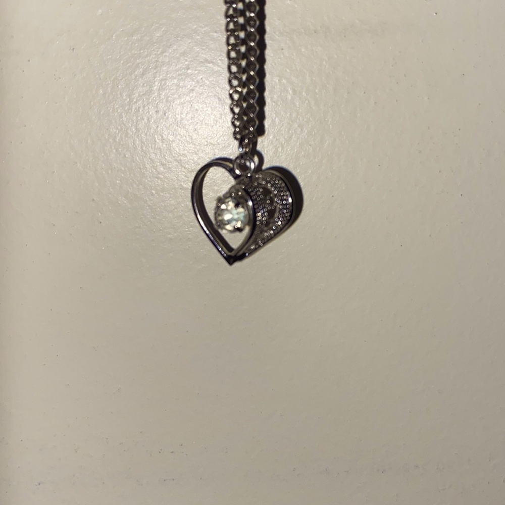 NWOT Heart necklace